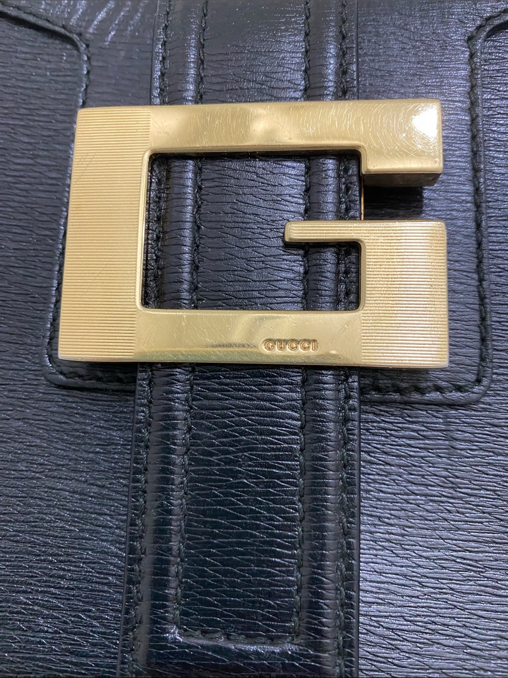 Gucci Black Leather Shoulder Bag with Gold G Buckle - Picture 2 of 15